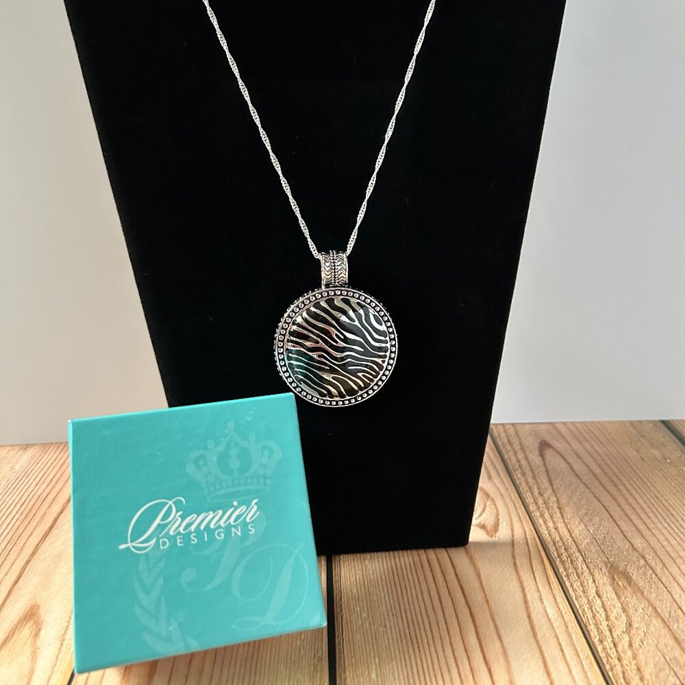 PREMIER DESIGNS ZEBRA PRINT SAFARI PENDANT NECKLACE 20" chain